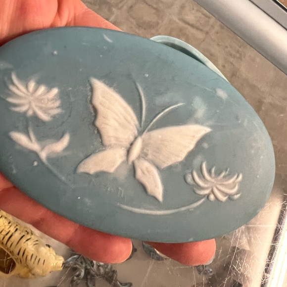 Blue and White Incolay Butterfly Stone Box - Picture 2 of 4